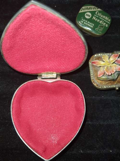 A JOBLOT JEWELRY BOXES AND OTHERS SOLD AS IS