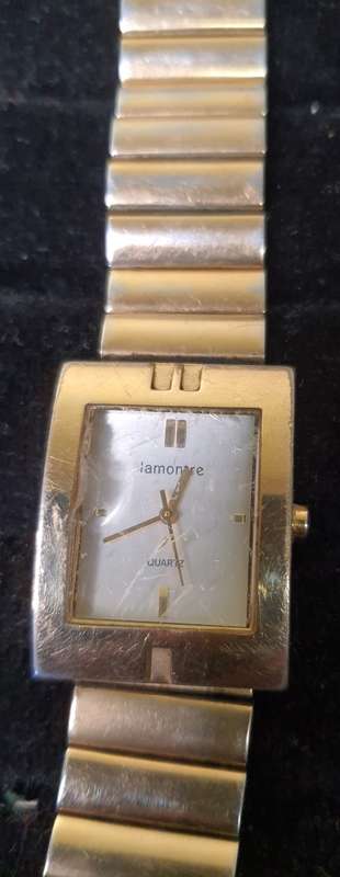 2 VINTAGE QUARTZ WATCHES SOLD AS IS NOT TESTED
