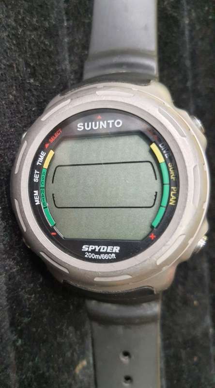 A VINTAGE SUUNTO SPYDER DIVE WATCH SOLD AS IS NOT TESTED