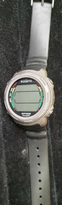 A VINTAGE SUUNTO SPYDER DIVE WATCH SOLD AS IS NOT TESTED