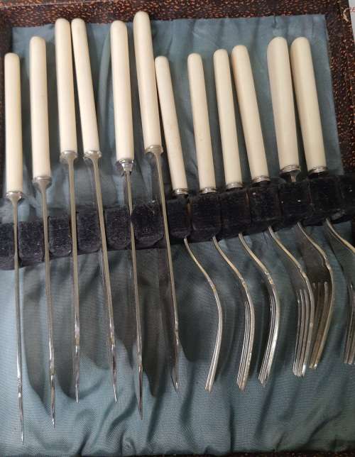A VINTAGE FISH KNIFE AND FORK SET WITH BONE TYPE HANDES  EPNS AI STILL IN ITS ORIGINAL PADDED BOX S