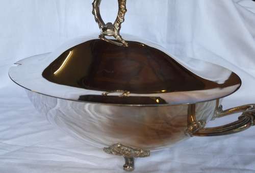 A VINTAGE PERFECT CONDITION   LARGE  SIVER PLATED  TUREEN SOLD AS IS