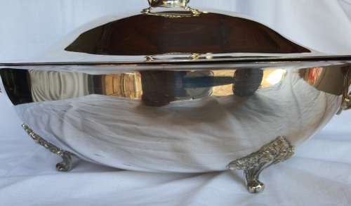 A VINTAGE PERFECT CONDITION   LARGE  SIVER PLATED  TUREEN SOLD AS IS