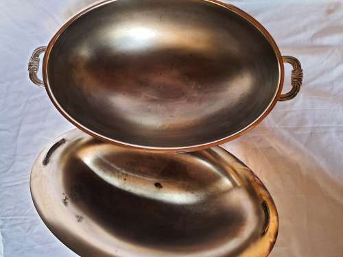 A VINTAGE PERFECT CONDITION   LARGE  SIVER PLATED  TUREEN SOLD AS IS