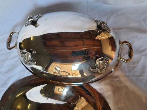 A VINTAGE PERFECT CONDITION   LARGE  SIVER PLATED  TUREEN SOLD AS IS