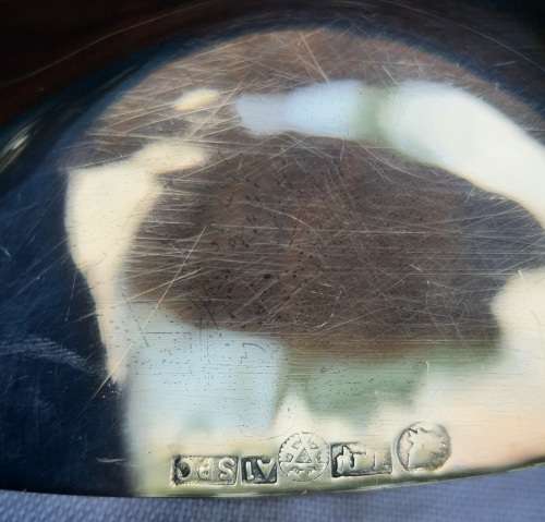 A VINTAGE ROUND SILVER PLATE ON COPPER SERVING TRAY IN GREAT CONDITION SOLD AS IS