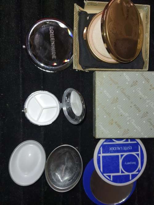 A JOBLOT VINTAGE COMPACTS FOR THE DISCERNING LDIES SOLD AS IS