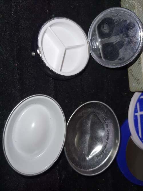 A JOBLOT VINTAGE COMPACTS FOR THE DISCERNING LDIES SOLD AS IS