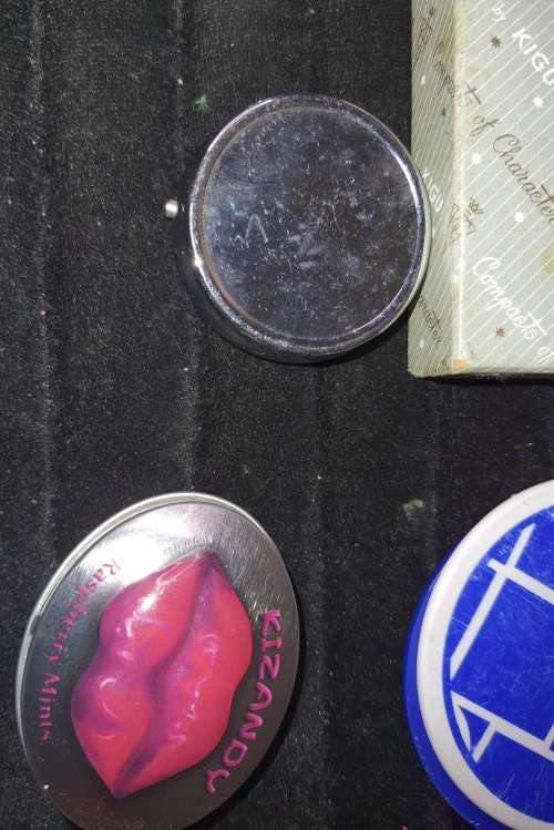 A JOBLOT VINTAGE COMPACTS FOR THE DISCERNING LDIES SOLD AS IS