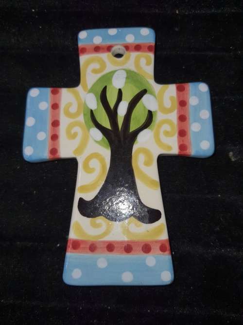 A COLLECTORS CERAMIC CROSS AND A MEMOROBILIA SET FROM AUSTRALIA SOLD AS IS