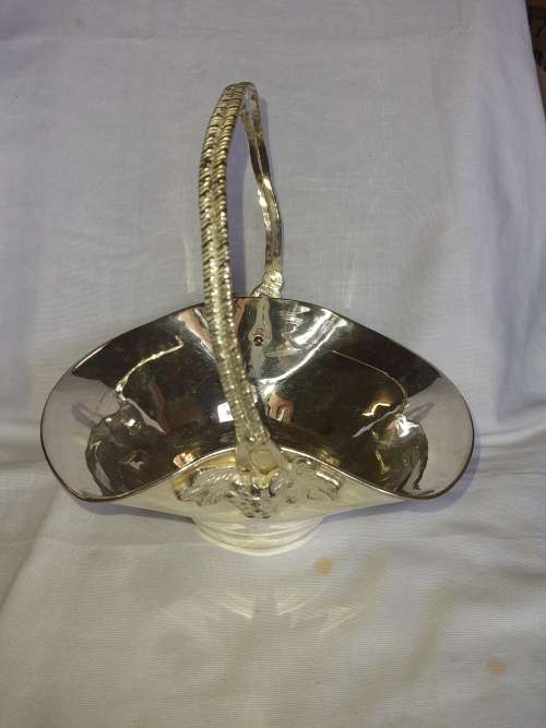 A VINTAGE SILVER PLATED SERVING TRAY BASKET SOLD AS IS
