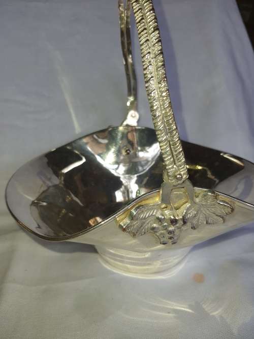 A VINTAGE SILVER PLATED SERVING TRAY BASKET SOLD AS IS