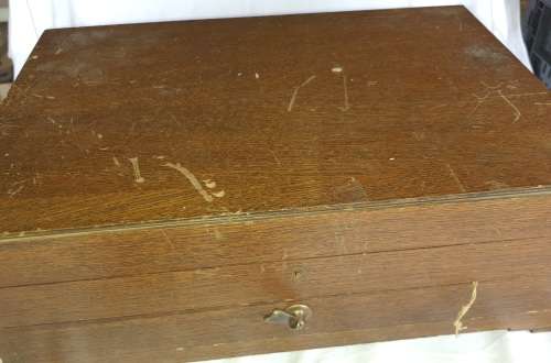 A HIGHLY COLLECTABLE  KEEN EDGE STAINLESS CUTTLERY SET IN ITS ORIGINAL WOODEN CASE