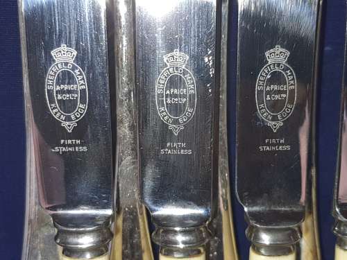 A HIGHLY COLLECTABLE  KEEN EDGE STAINLESS CUTTLERY SET IN ITS ORIGINAL WOODEN CASE