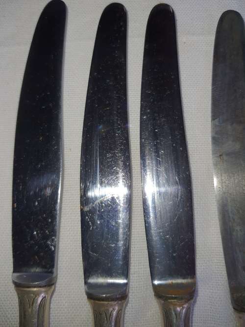 A SET OF VINTAGE STEAK KNIVES