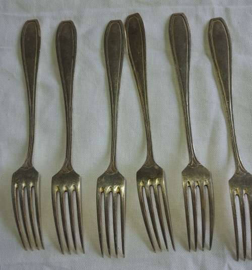 A VINTAGE SET OF SIVER PLATED FORKS EPNS SOLD AS IS