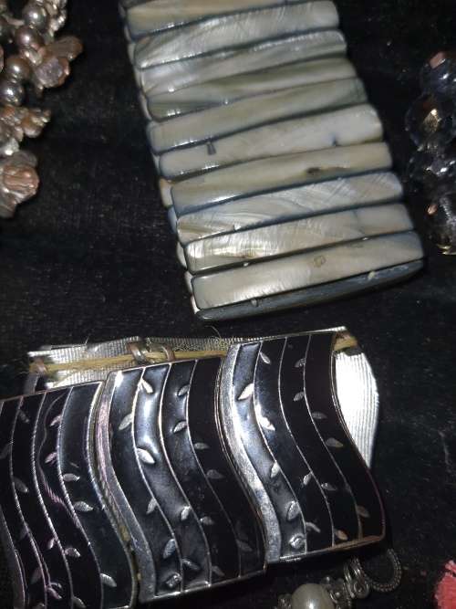 A VINTAGE COLLECTION OF BANGLES AND BRACELETS SOLD AS IS