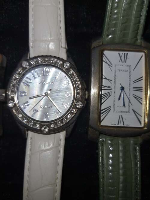 A JOBLOT VINTAGE QUARTZ WATCHES SOLD AS IS NOT TESTED