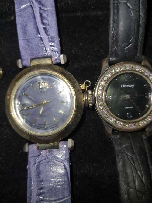 A JOBLOT VINTAGE QUARTZ WATCHES SOLD AS IS NOT TESTED