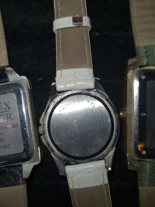 A JOBLOT VINTAGE QUARTZ WATCHES SOLD AS IS NOT TESTED