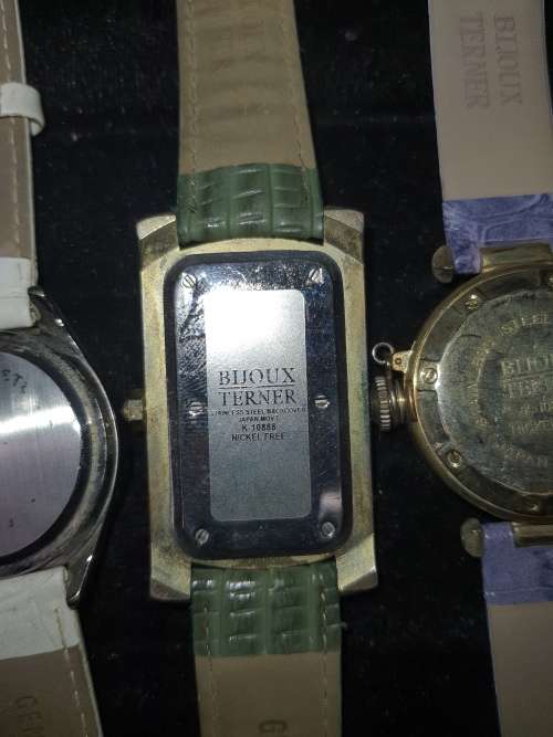A JOBLOT VINTAGE QUARTZ WATCHES SOLD AS IS NOT TESTED