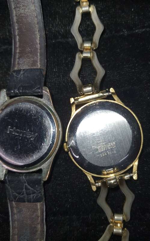 A JOBLOT VINTAGE QUARTZ WATCHES SOLD AS IS NOT TESTED