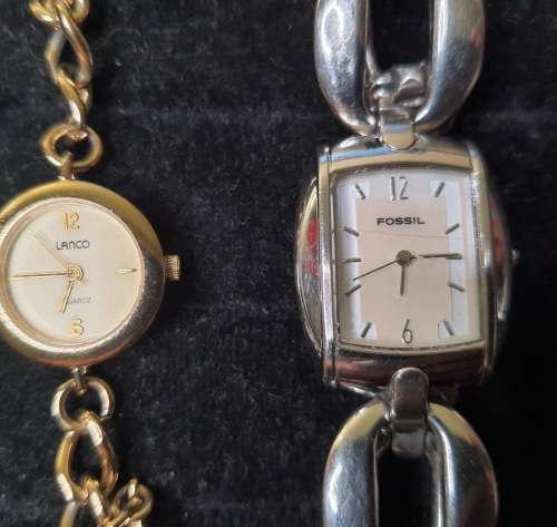 A COLLECTION OF VINTAGE WOMANS QUARTZ WATCHES SOLD AS IS NOT TESTED