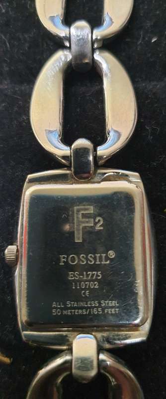 A COLLECTION OF VINTAGE WOMANS QUARTZ WATCHES SOLD AS IS NOT TESTED