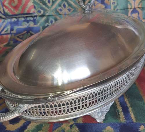 OVAL 18` Silver Plated Casserole with Insert Dish IN  A GREAT CONDITION SOLD AS IS