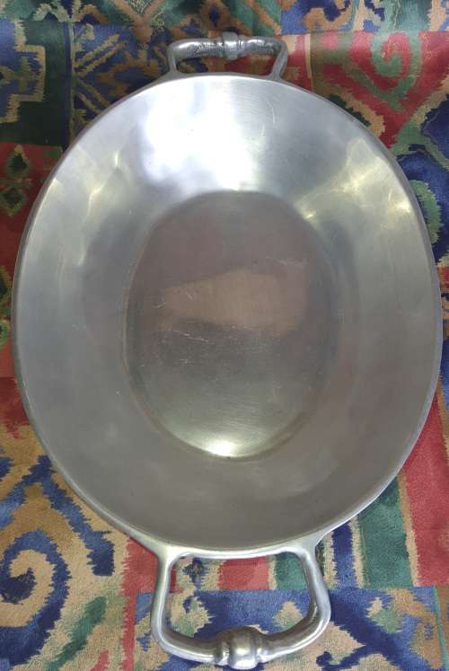 AN OVAL ALUMINIUM PUTAL SERVING BOWL IN MINT CONDITION HEAVY DUTY