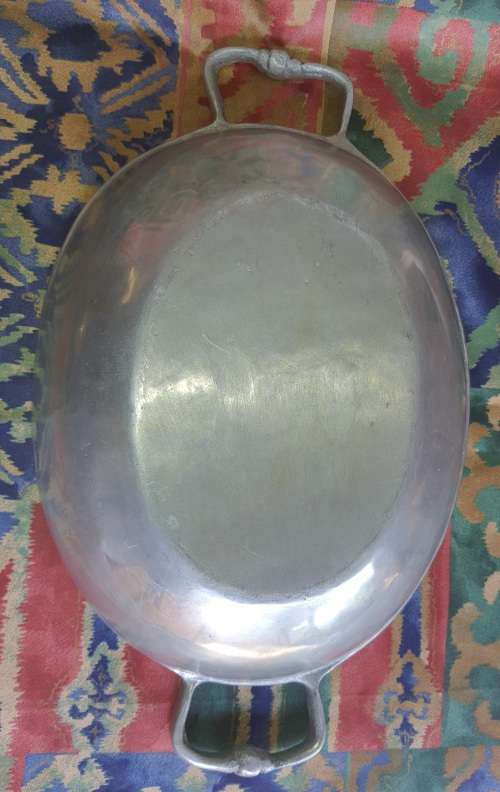 AN OVAL ALUMINIUM PUTAL SERVING BOWL IN MINT CONDITION HEAVY DUTY