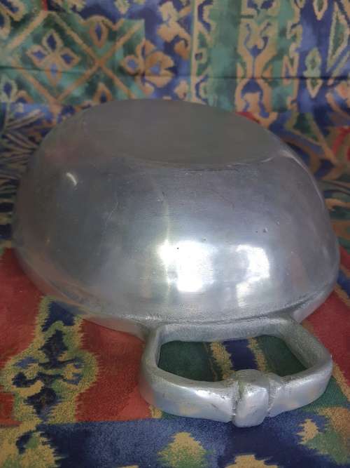 AN OVAL ALUMINIUM PUTAL SERVING BOWL IN MINT CONDITION HEAVY DUTY