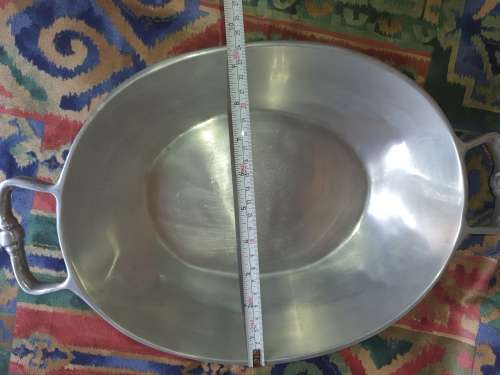 AN OVAL ALUMINIUM PUTAL SERVING BOWL IN MINT CONDITION HEAVY DUTY