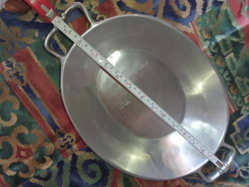 AN OVAL ALUMINIUM PUTAL SERVING BOWL IN MINT CONDITION HEAVY DUTY
