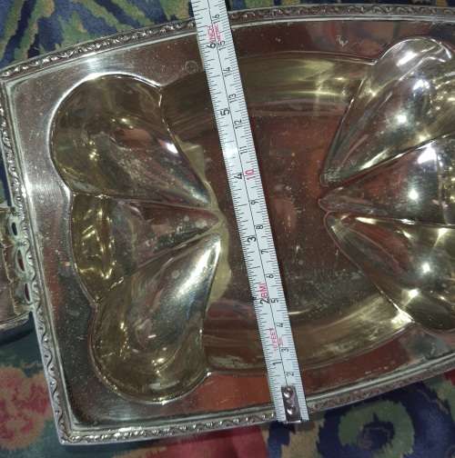 AN ORNATE SIVER PLATED SWEATS BOWL IN GOOD CONDITION SOLD AS IS