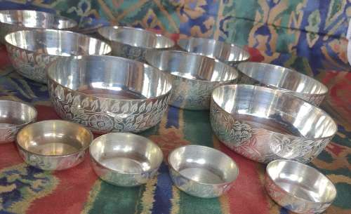 12 VINTAGE DESERT  AND CONDOMENT BOWLS 2 SIZES SILVER PLATED MADE IN INDIA