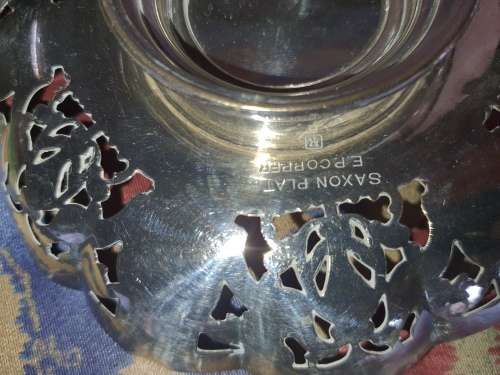 A VINTAGE JOBLOT EPNS AND SILVER PLATED SWEATS AND CONDOMENTS  TRAYS AND A BOWL SOLD AS IS