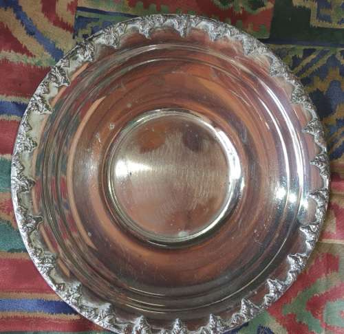 A VINTAGE ROUND SERANGO E.P.C.U PLATED SERVING TRAY SOLD AS IS