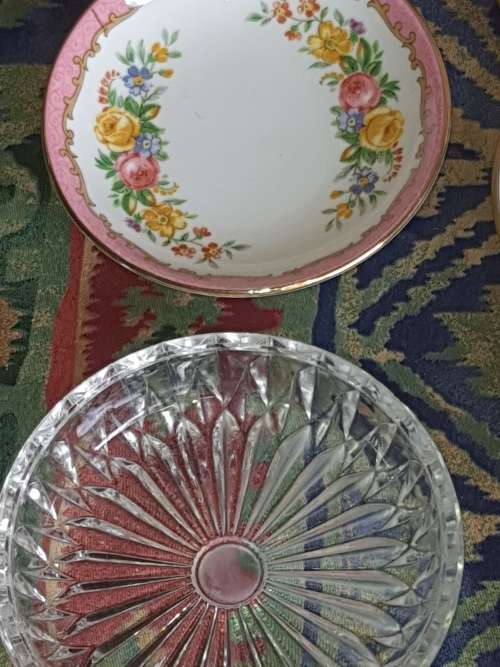 A COLLECTION OF CANOP`E PPRCELLAIN AND GLASS PLATES SOLD AS IS