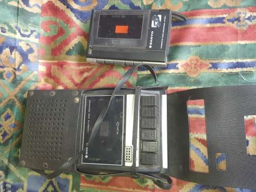 2 VINTAGE 8 TRACK CASSETTE PLAYERS SOLD AS IS NOT TESTED