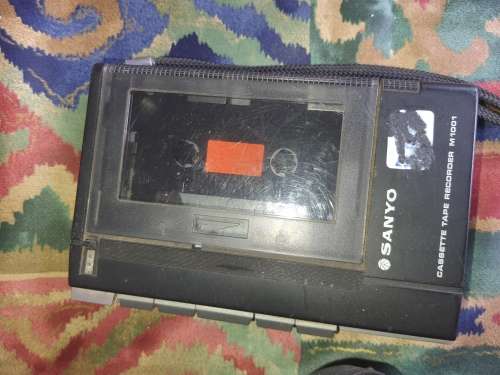 2 VINTAGE 8 TRACK CASSETTE PLAYERS SOLD AS IS NOT TESTED
