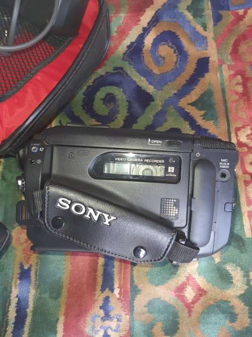 A SONY VIDEO HANDY CAM CAMERA IN WORKING ORDER WITH ALL ACCESSORIES