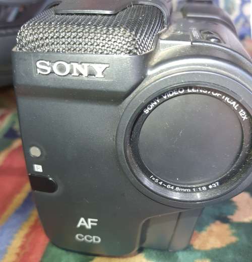 A SONY VIDEO HANDY CAM CAMERA IN WORKING ORDER WITH ALL ACCESSORIES