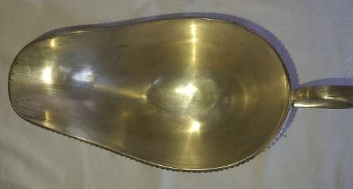 A VINTAGE ALUMINIUM ALLOY SAUCE JUG IN GOOD CONDITION SOLD AS IS