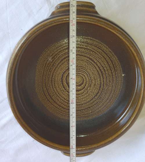 A SET OF TWO VINTAGE OVEN STONE WARE CASSEROLE BOWLS