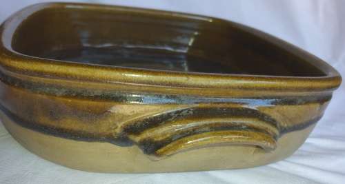 A SET OF TWO VINTAGE OVEN STONE WARE CASSEROLE BOWLS