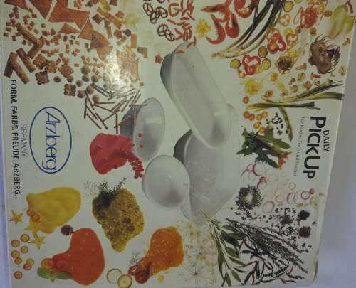 A SET OF TWO ARZBERGE FROM GERMANY SNACK PORCELAIN BOWLS IN ITS ORIGINAL BOXES SOLD AS IS