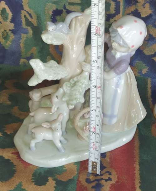 A COLLECTION OF VINTAGE PORCELAIN FIGURINES IN MINT CONDITION SOLD AS IS