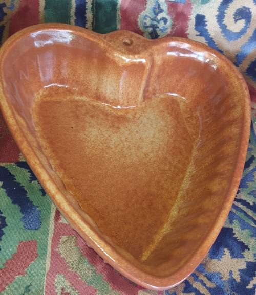 AN OVEN CLAY CERAMIC PORTUGESE STYLE HEART SHAPED CASSEROLE DISH