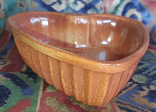 AN OVEN CLAY CERAMIC PORTUGESE STYLE HEART SHAPED CASSEROLE DISH